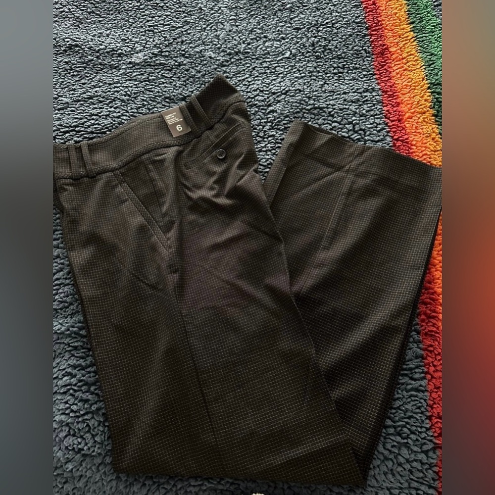 The Limited Cassidy wide leg slacks
Color: black/white
Size: 6